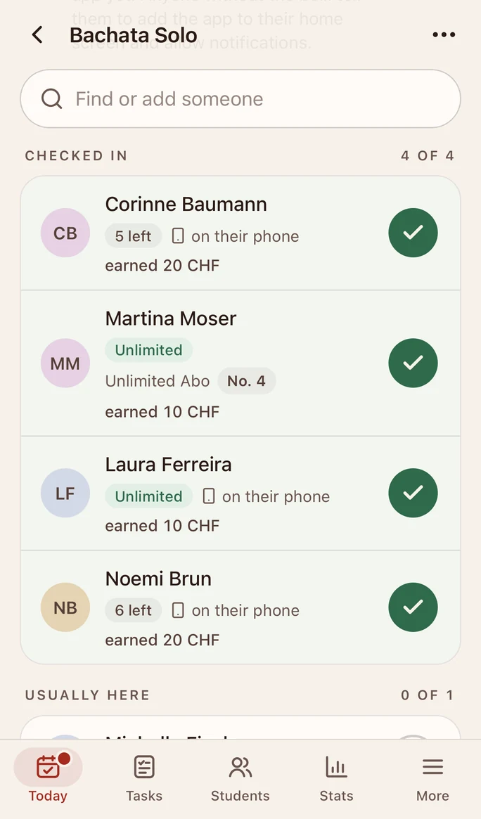 Lista de presenças de uma aula, com quem veio e quem marcou pelo telemóvel